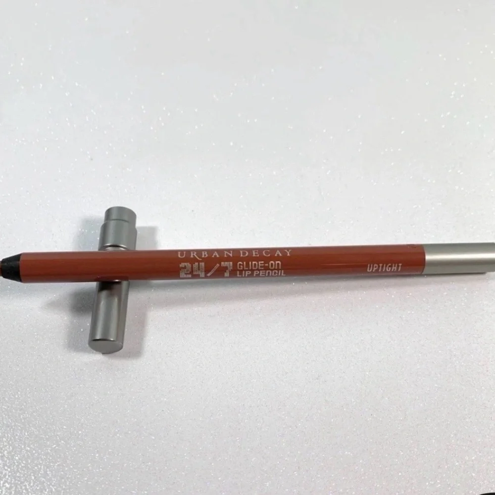 Urban Decay UPTIGHT 24/7 glide on lip liner— Neutral Mauve Rose
